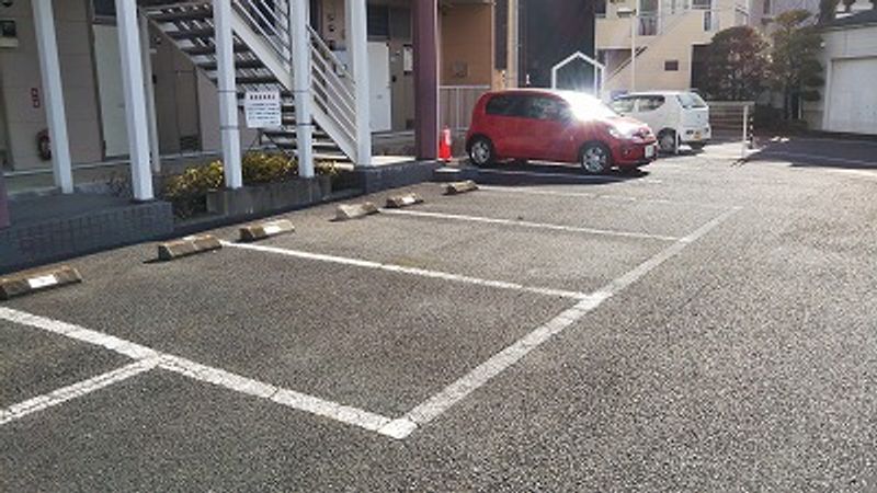 レオパレスフブキ 駐車場