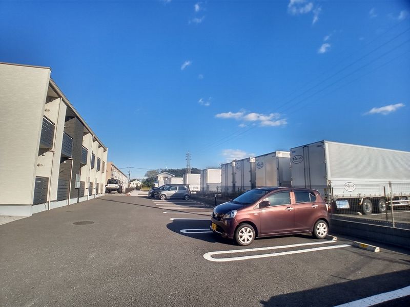 クレイノエスポワール 駐車場