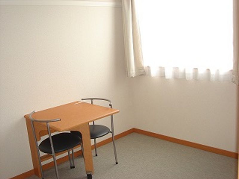 レオパレスフェイス 居間