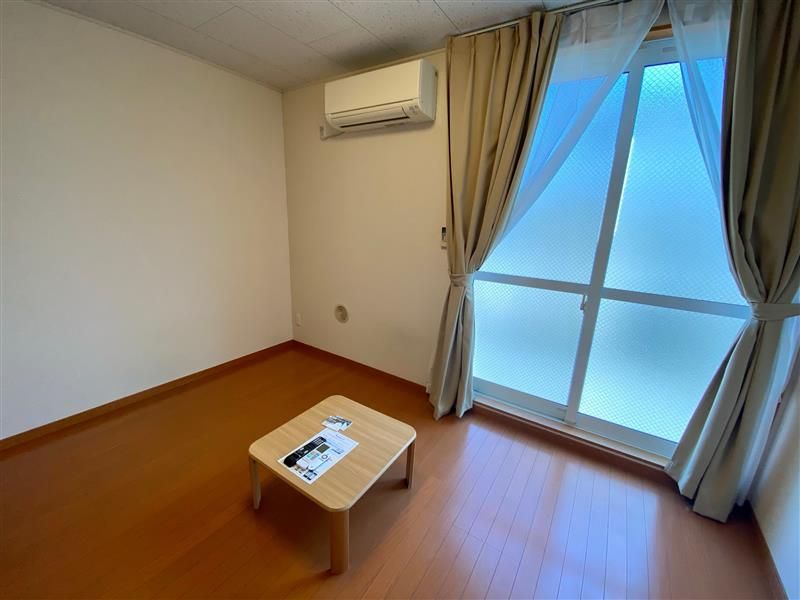 レオパレスハーモニー 居間