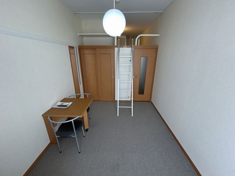レオパレスパインヒルⅡ 居間