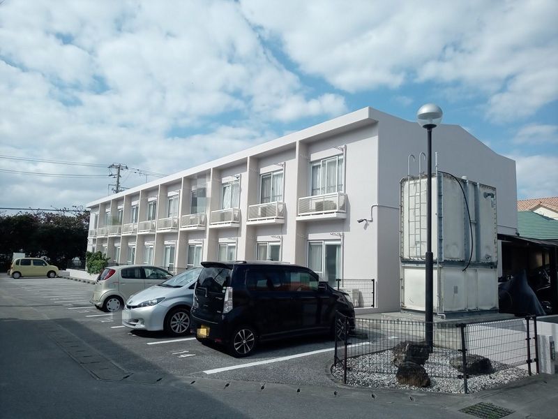 レオパレスとみもり 駐車場