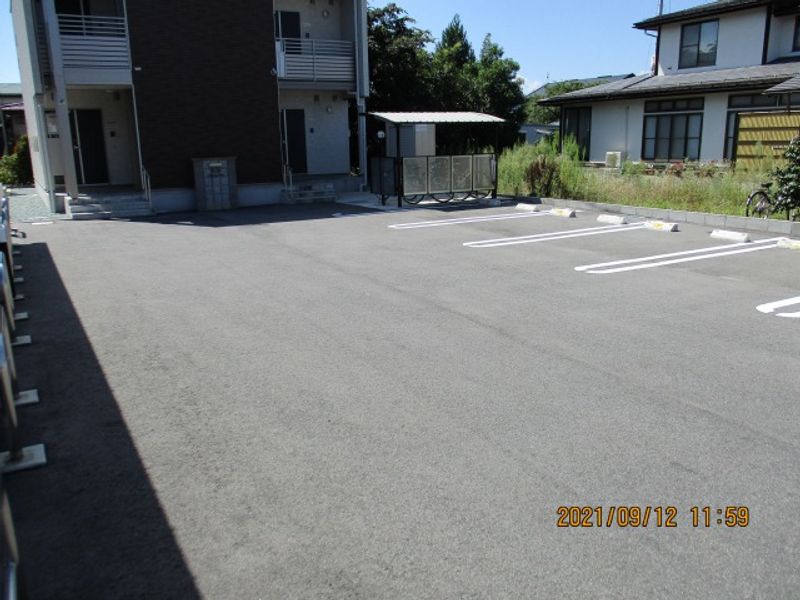 クレイノコンチェルト下条 駐車場