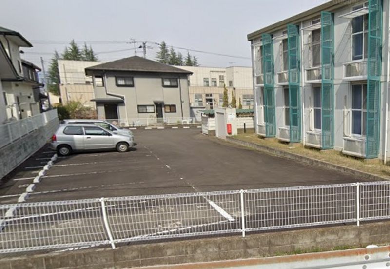 レオパレスカサベルデ 駐車場