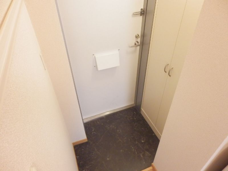 レオパレス久保吉 玄関