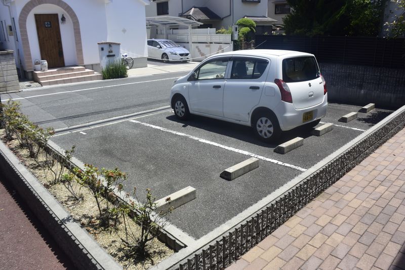 レオパレスみやび 駐車場