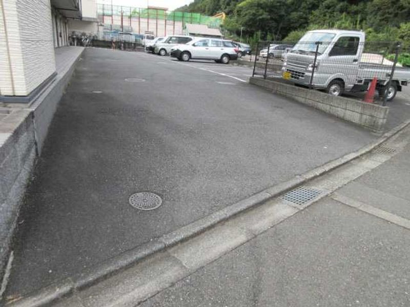 レオパレスコンパートメントⅡ 駐車場