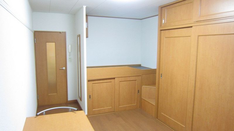 レオパレスプランタン 居間