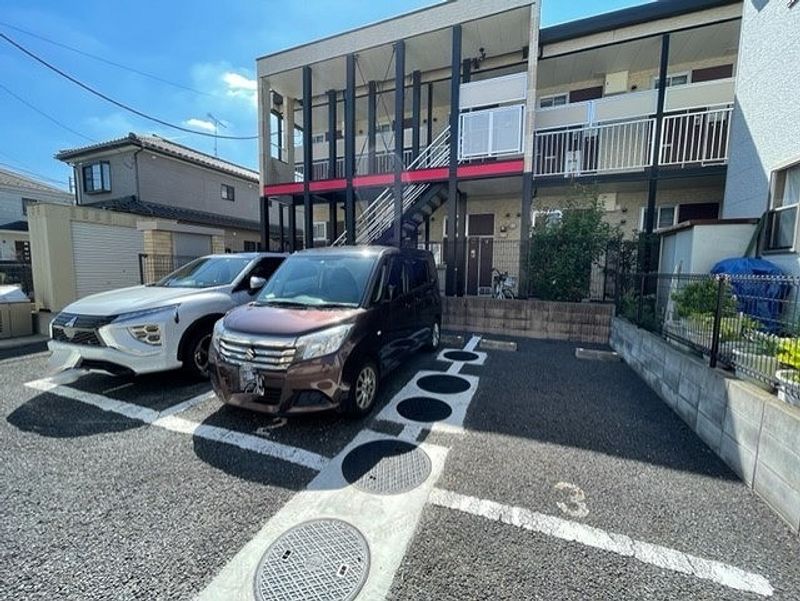 レオパレスグローバル市川 駐車場