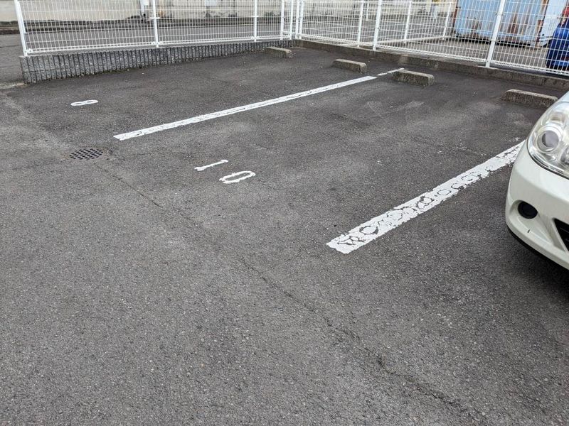 レオパレスさくら 駐車場