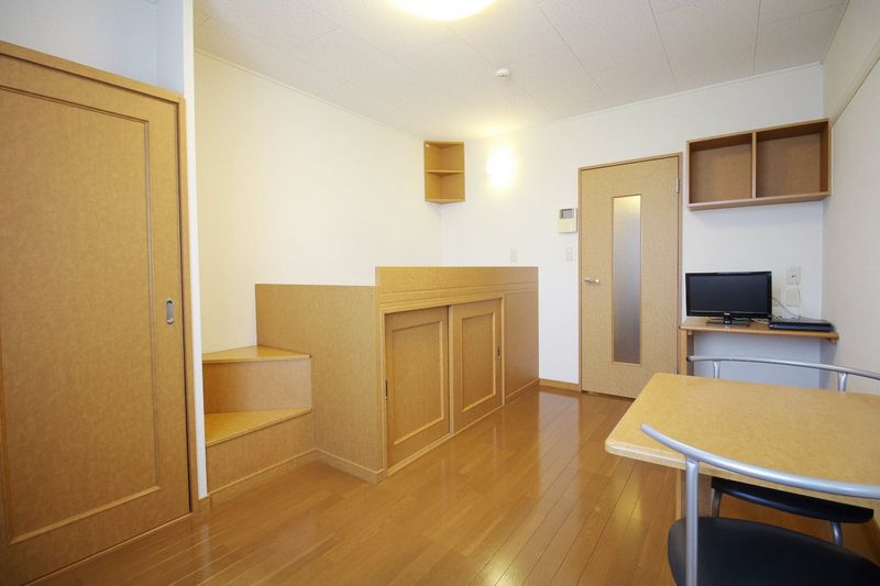 レオパレスＭＭＳ美 居間