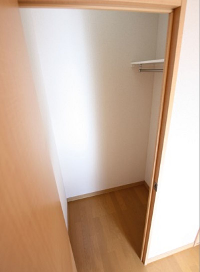 レオパレスモン　トレゾール 収納
