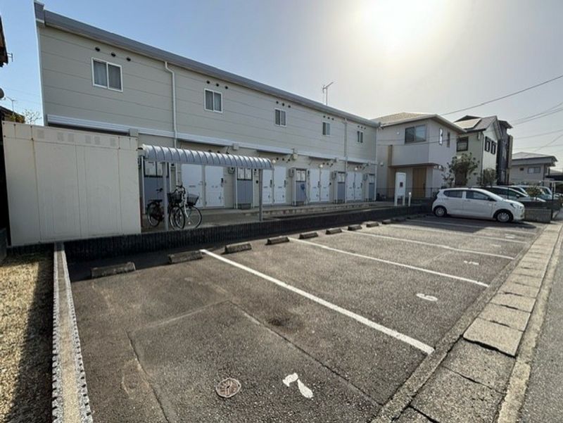 レオパレス未来 駐車場