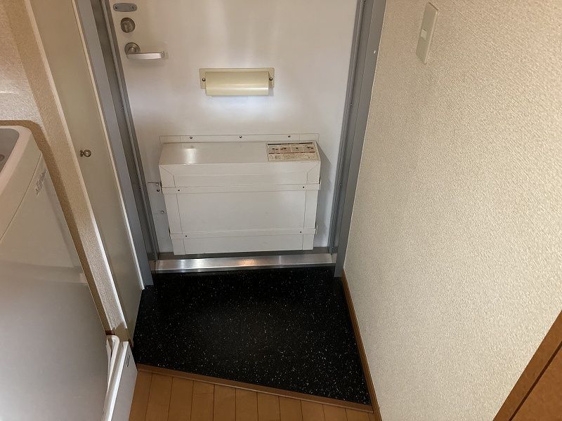 レオパレス錦 玄関