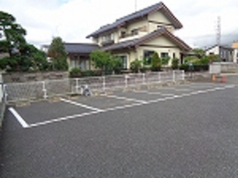 レオパレスベルツリー 駐車場