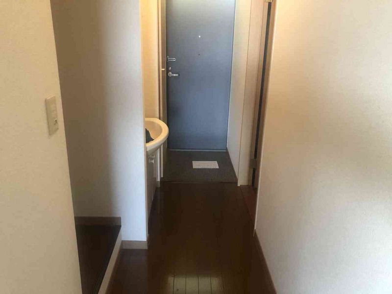 レオパレス高岡 玄関