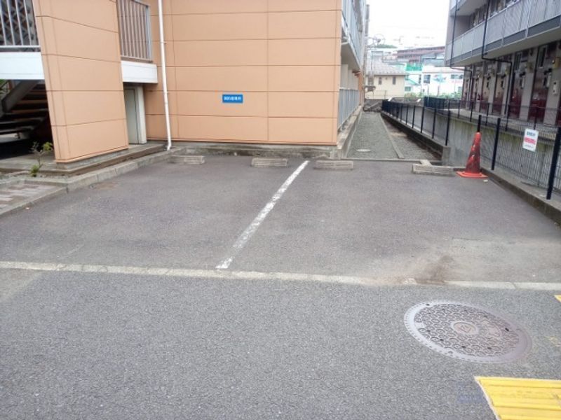 レオパレスクレスト　ＳＨＩＮＯ 駐車場