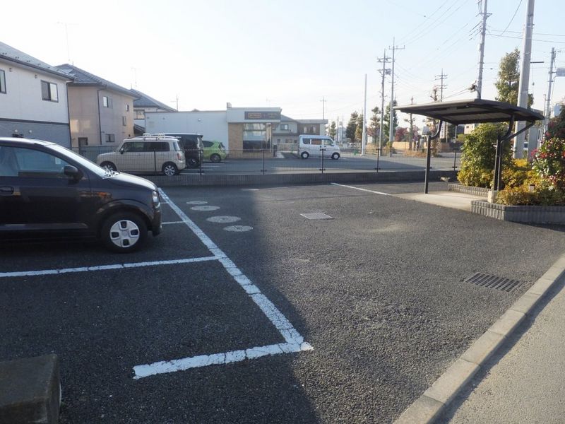 レオパレスターニップ 駐車場