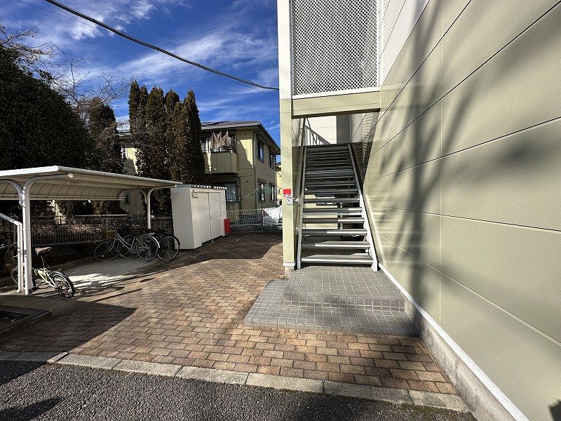 レオパレスリジェール エントランス