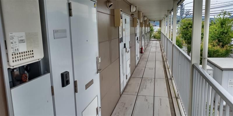 レオパレス瀬戸 玄関