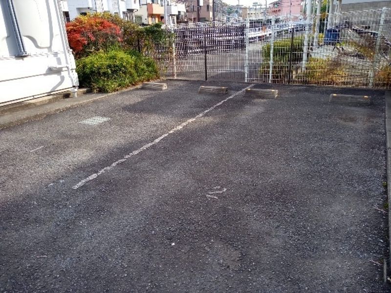 レオパレスグリーンパークアオキ 駐車場