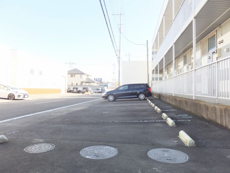 レオパレスエヴァーグリーン 駐車場