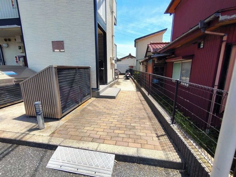 レオパレスボヌール　ドゥマン エントランス