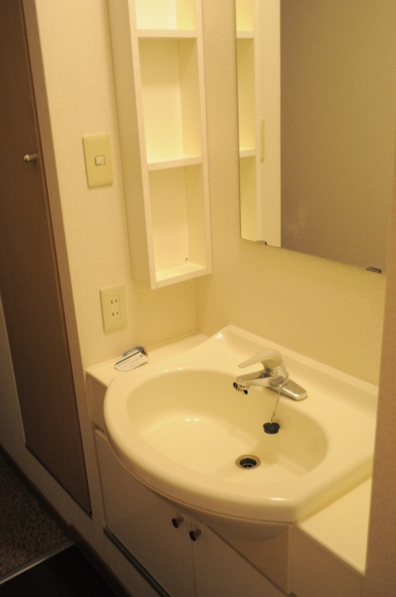 レオパレス西宮北Ａ 収納