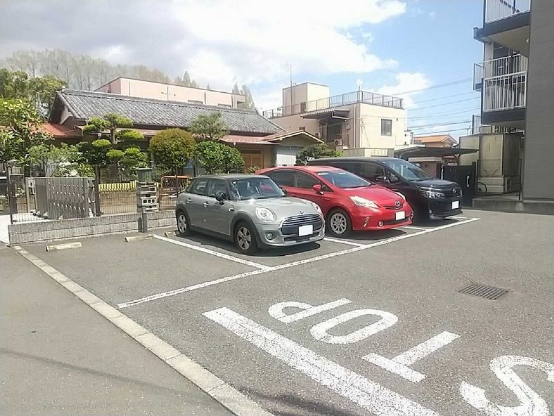 レオパレス所沢航空公園 駐車場