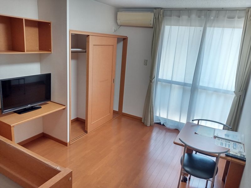 レオパレス千秋 居間