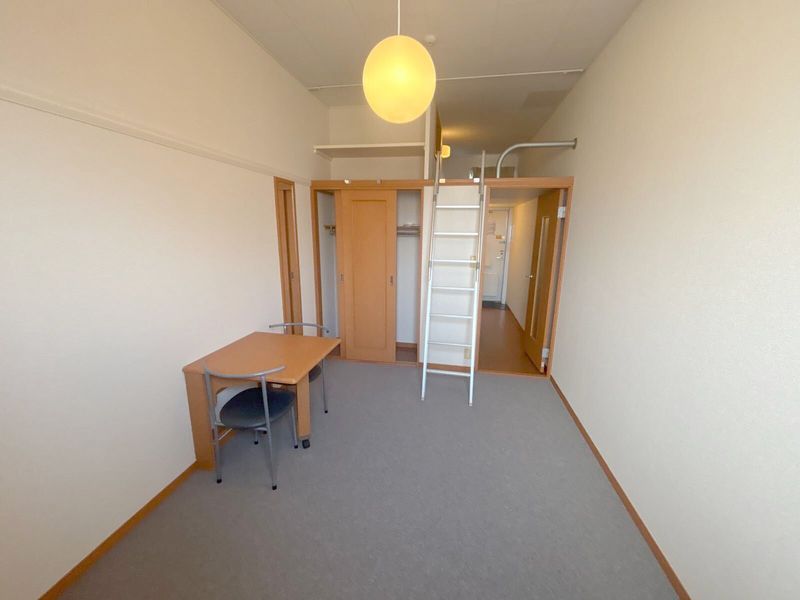 レオパレスペニーハイツⅠ 居間