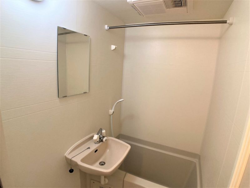 レオパレスシエスタ西郷屋敷 風呂