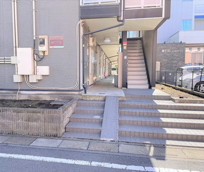 レオパレスハッピーブリッジ エントランス
