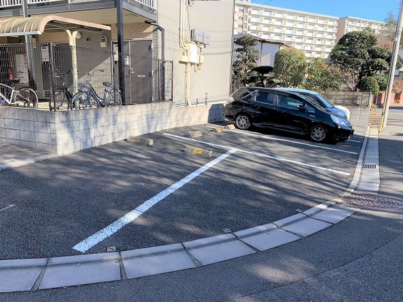 レオパレスＭＵＲＡＫＡＭＩ 駐車場