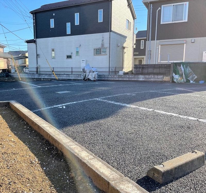 レオパレスレイクサイド 駐車場
