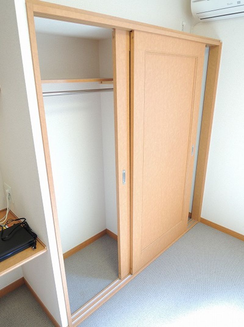 レオパレスシャルム 収納