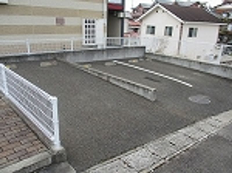 レオパレスミナミ 駐車場