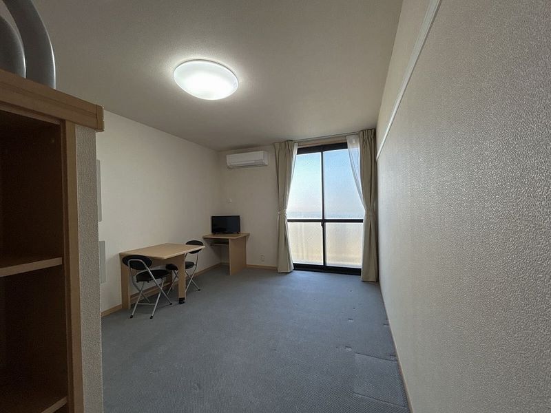 レオパレスエミールプラザ 居間