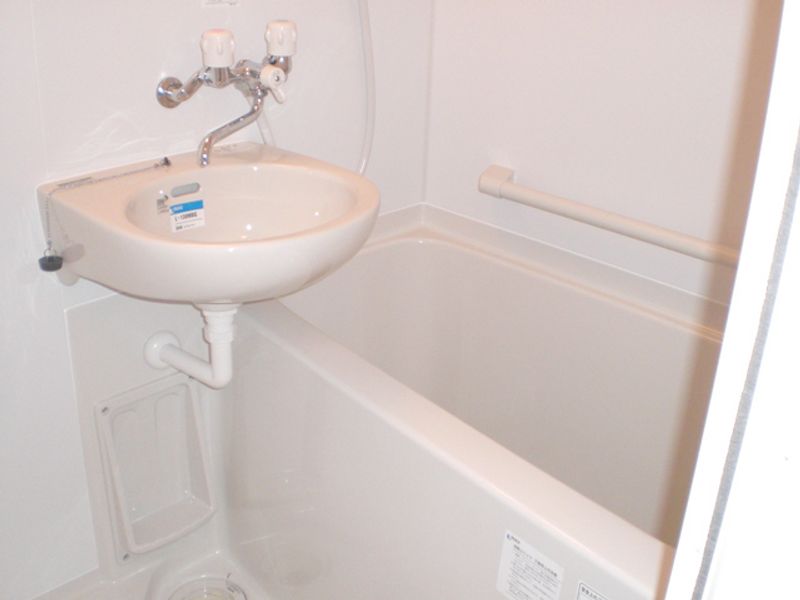 LEONEXT Eddie Crest Phòng tắm