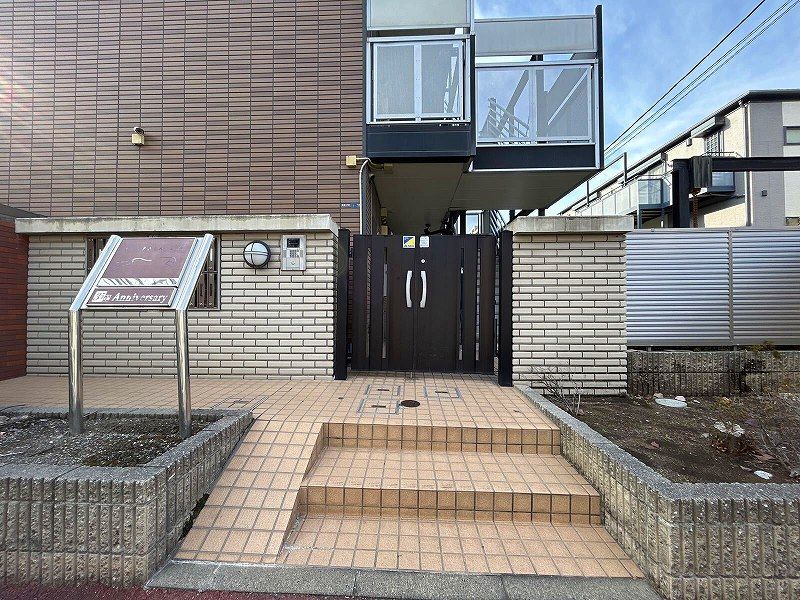 レオパレス庵 エントランス