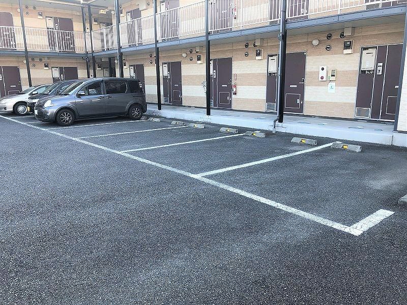 レオパレスサンフラワー甲府昭和 駐車場