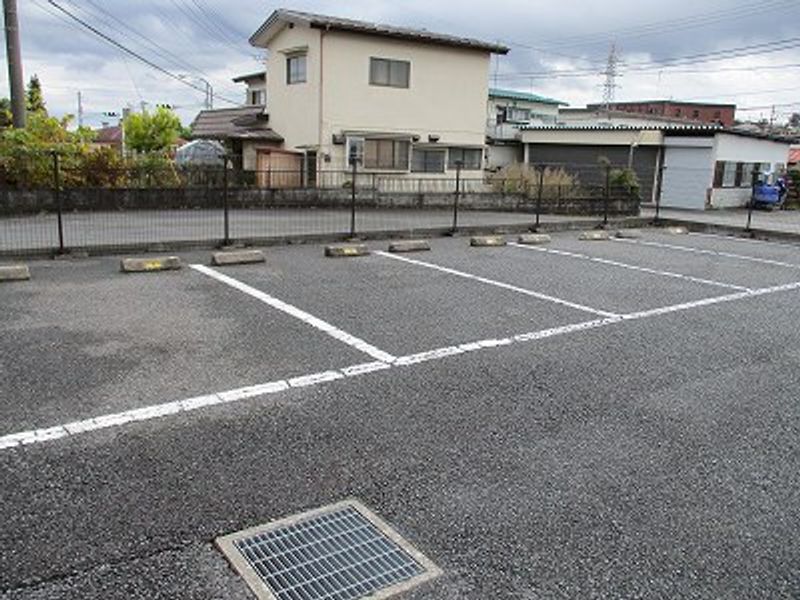 leopalace Riverside B 停车场