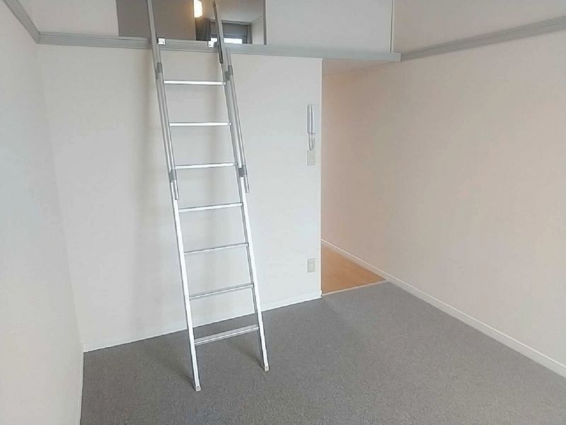 レオパレスせいざん 居間