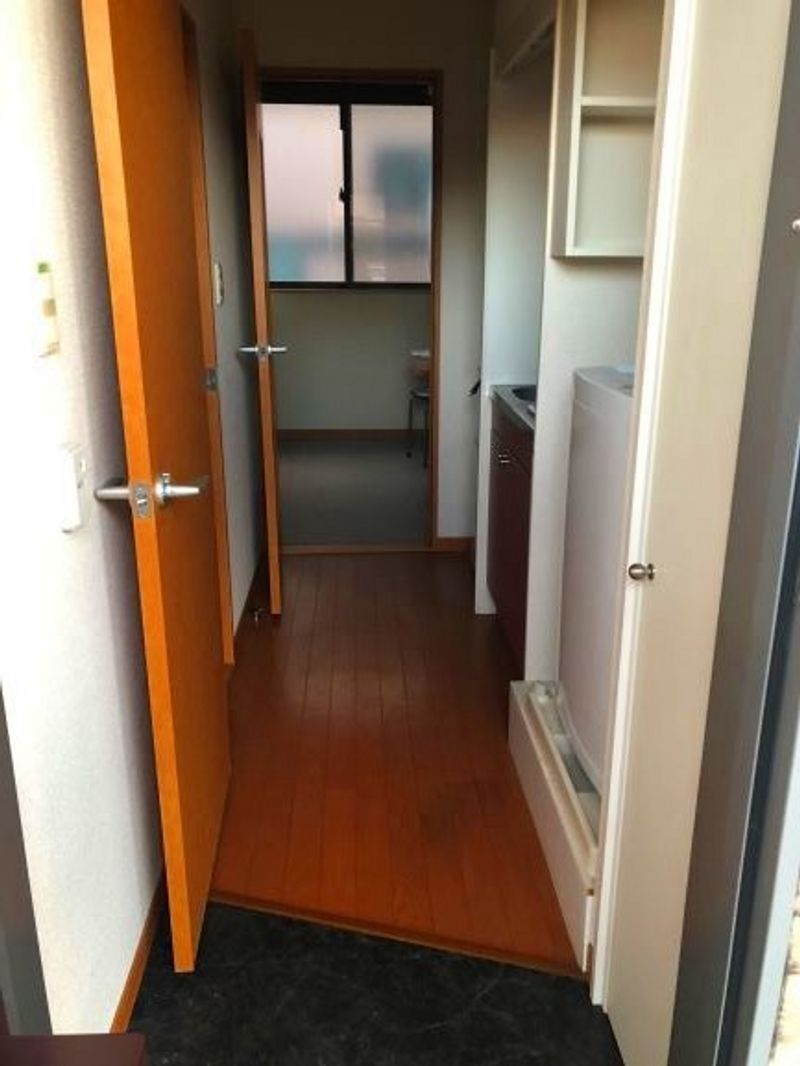 レオパレスＷ　Ｋハイツ 玄関