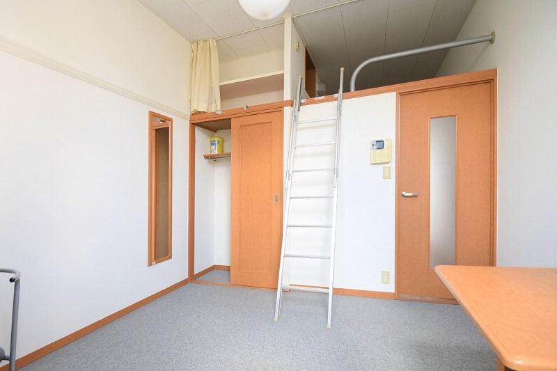 レオパレス道 居間