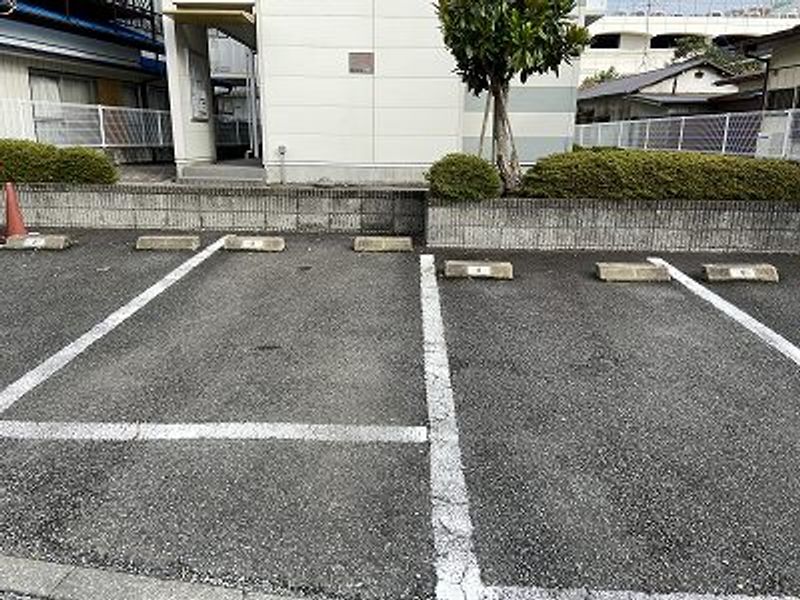 レオパレスハピネス 駐車場