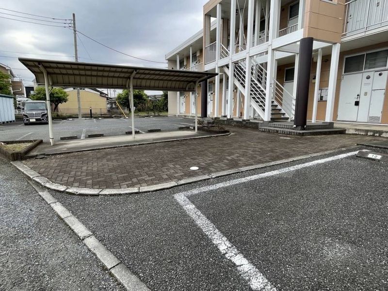 レオパレスフォーチュン 駐車場