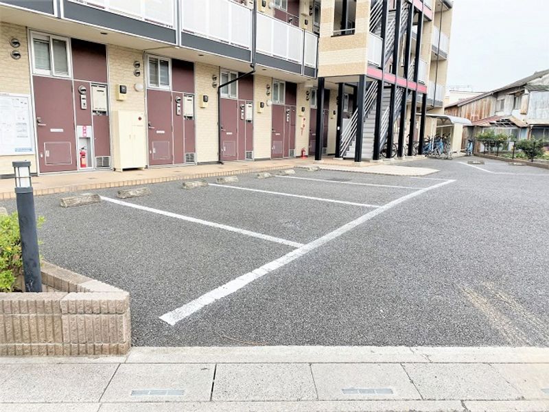 レオパレスＢＲＩＧＨＴ 駐車場