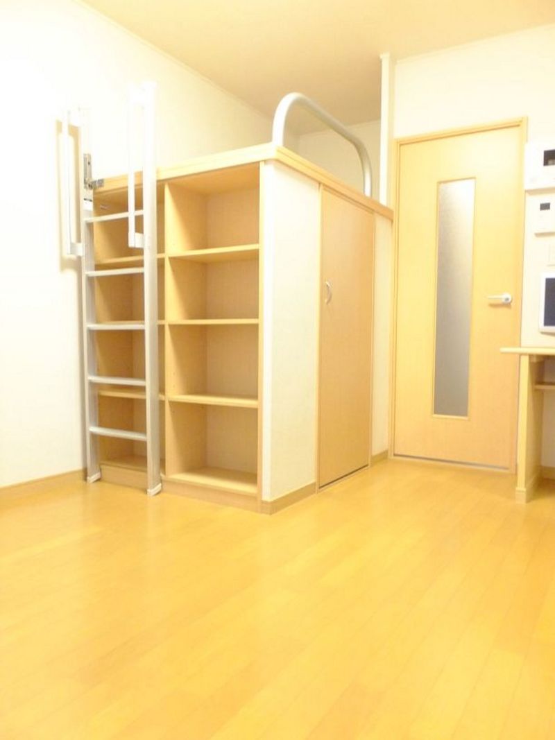 レオパレス萬　壹番館 居間