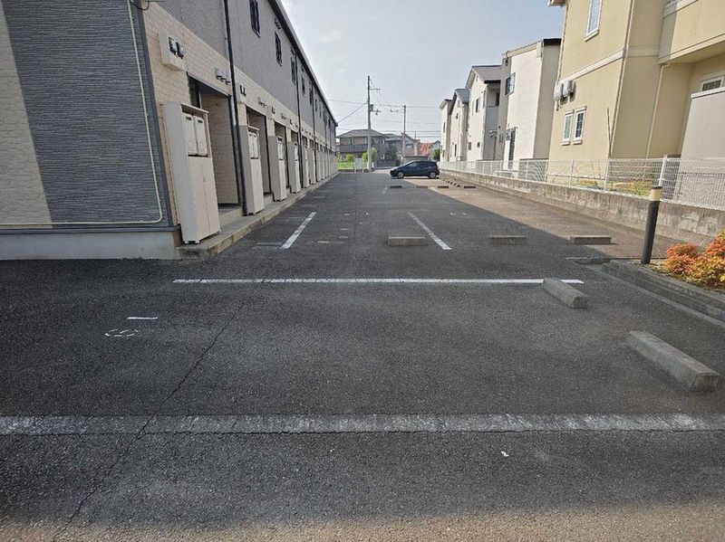 レオパレスグレーシー堀江 駐車場